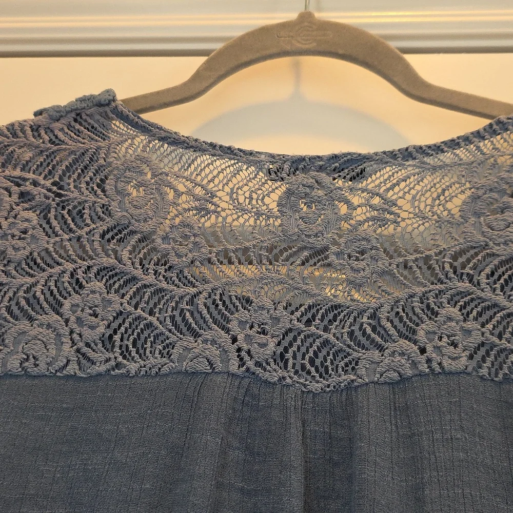 GUC 1X Zac & Rachel Blue Applique And Lace Accent Top - Picture 4 of 8